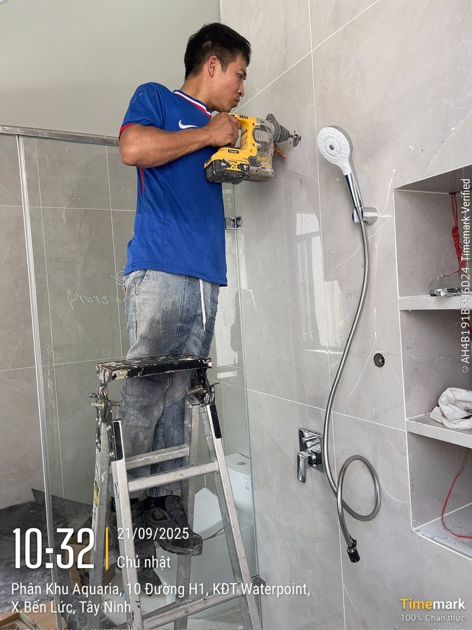 Lắp đặt đèn LED tiết kiệm điện