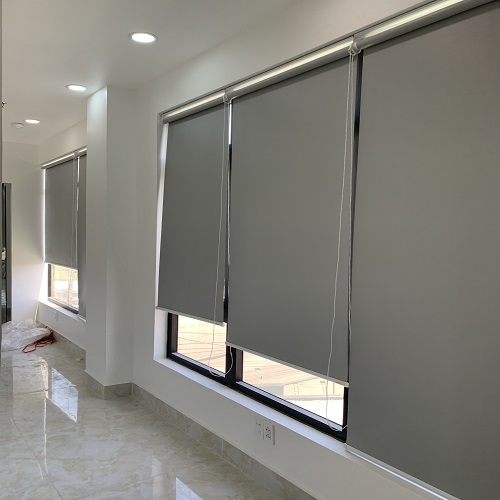 Lắp rèm cuộn chống nắng