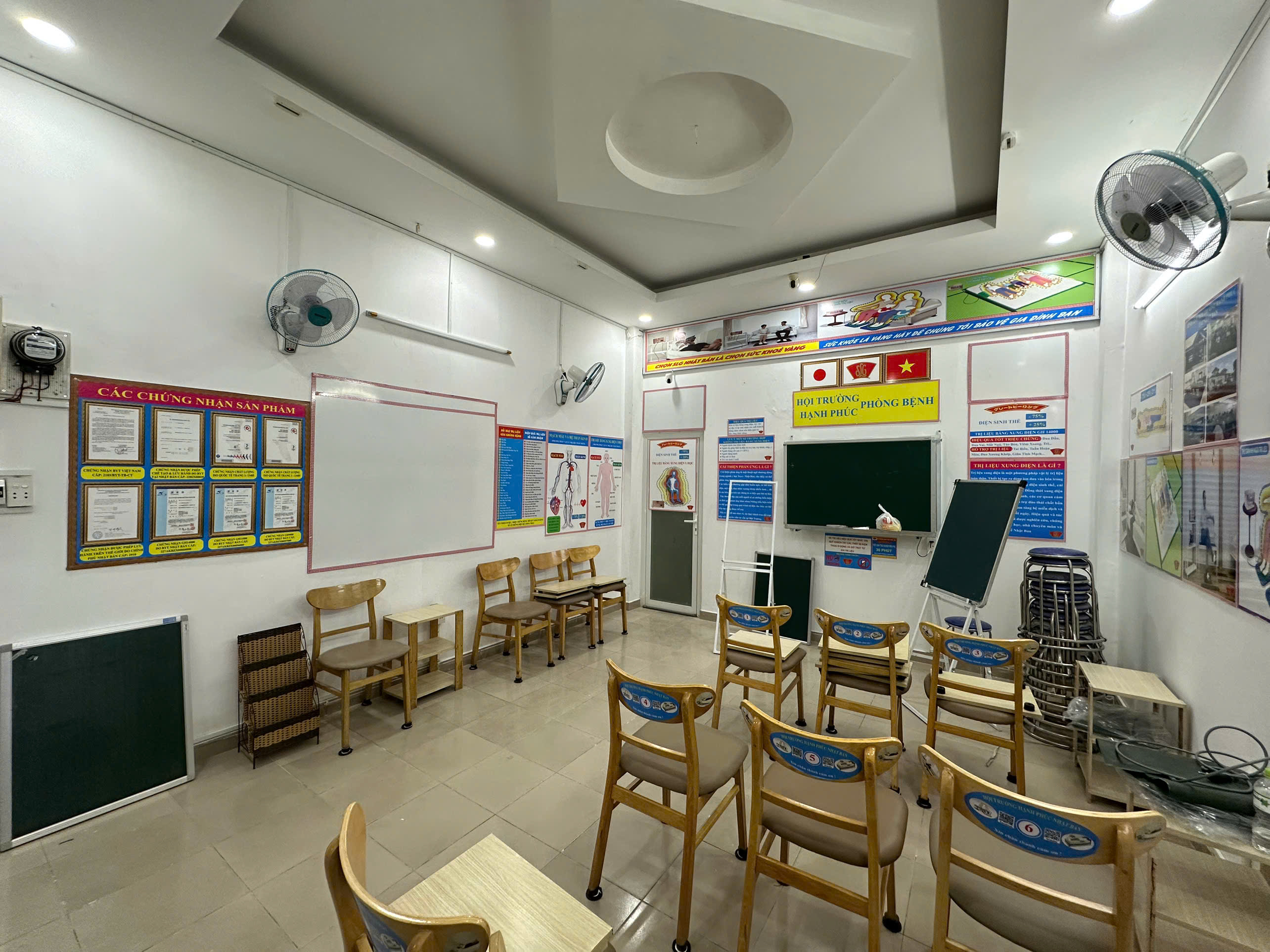 Hệ thống chiếu sáng tại showroom Hội Trường Hạnh Phúc Gò Vấp