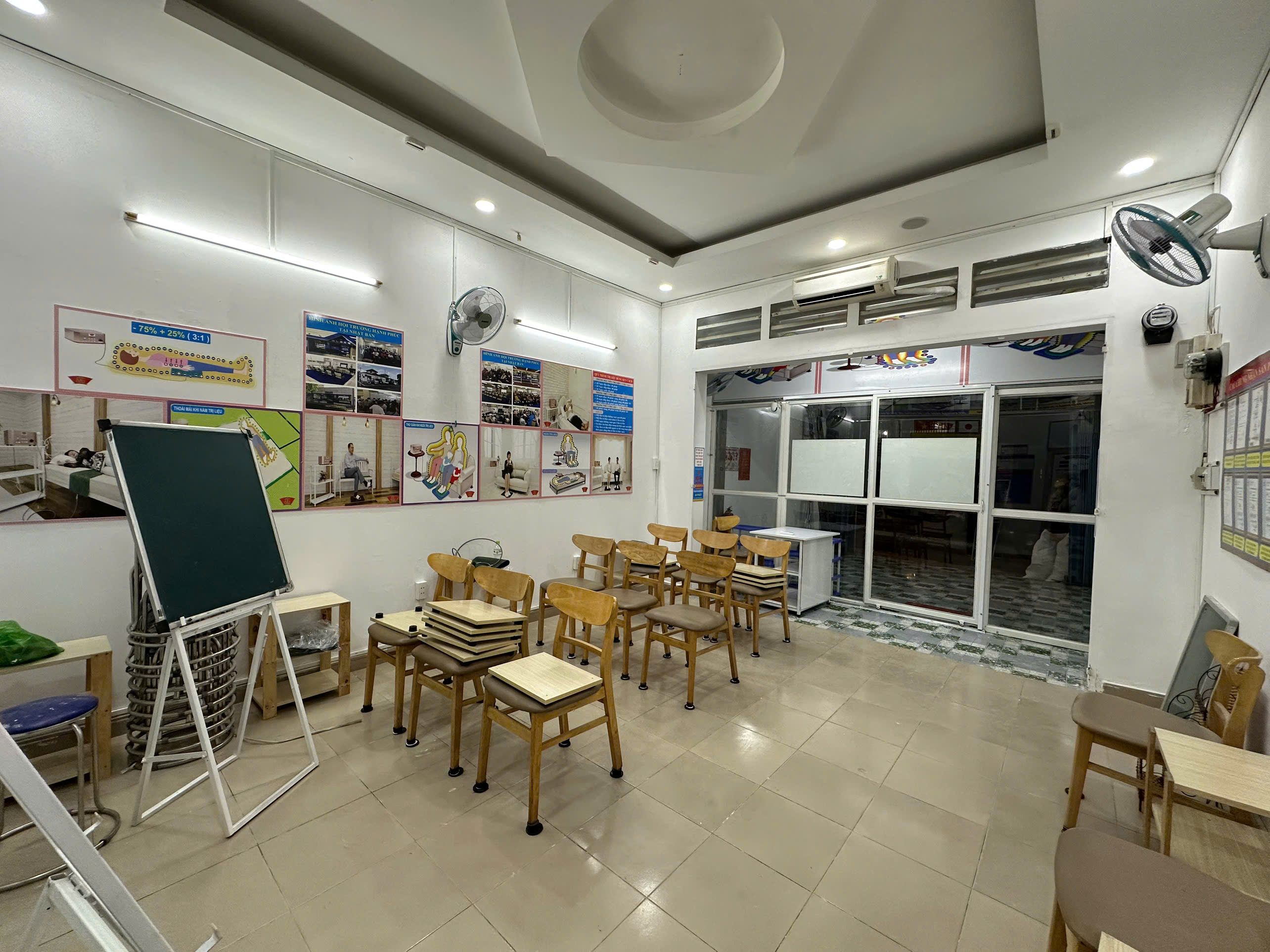 Không gian trưng bày tại showroom Gò Vấp