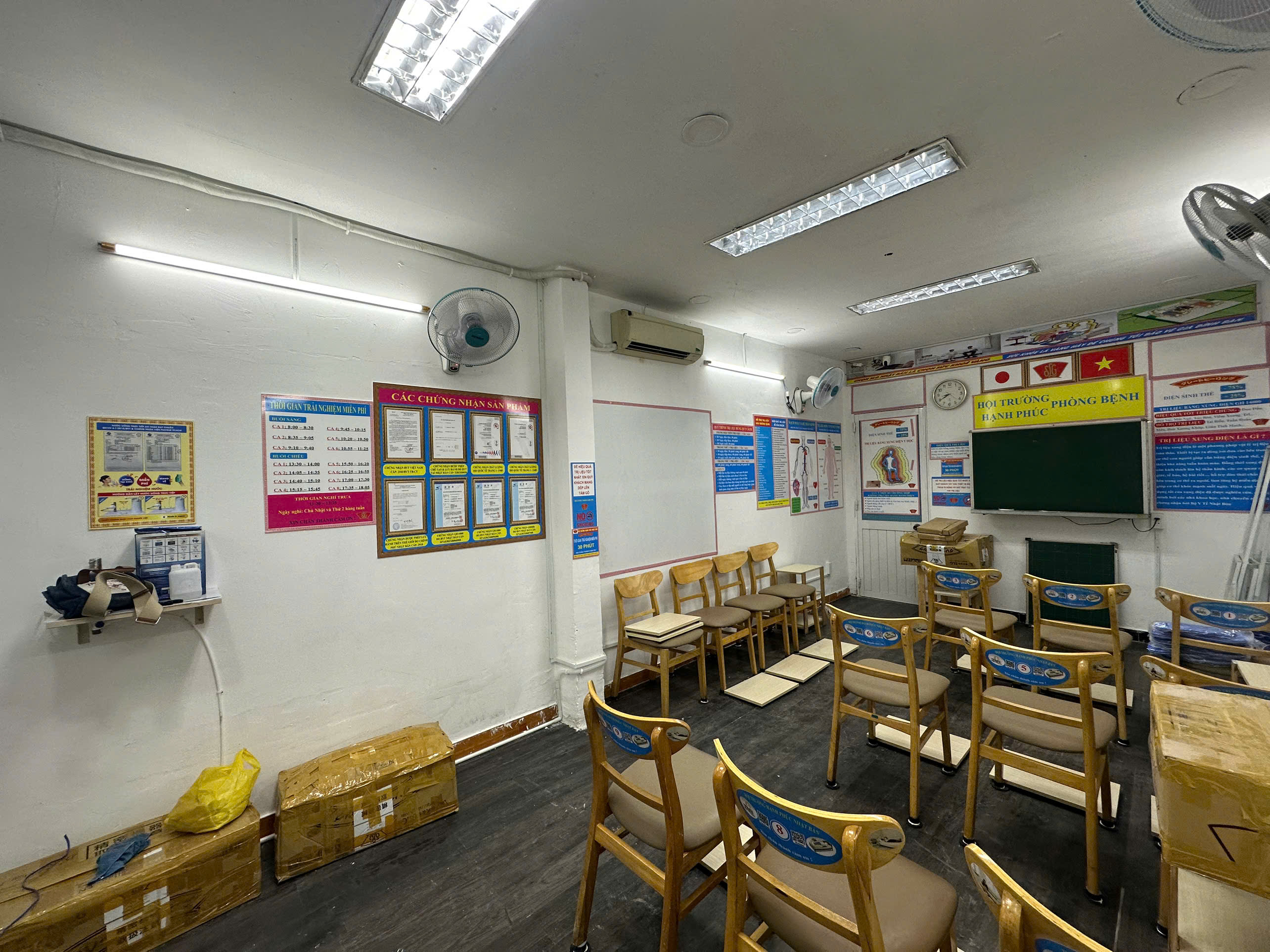 Hệ thống chiếu sáng tại showroom Phú Nhuận